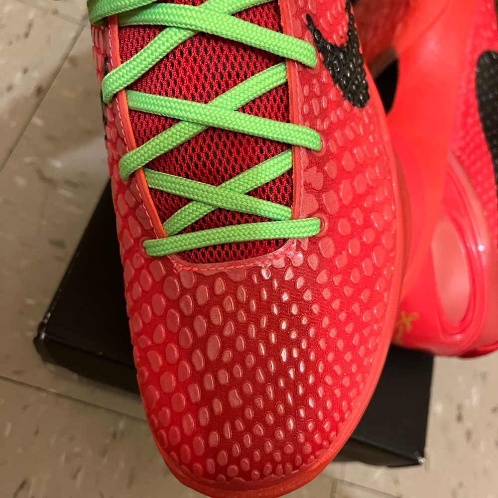 Nike Kobe Reverse Grinch - Picture 9 of 15